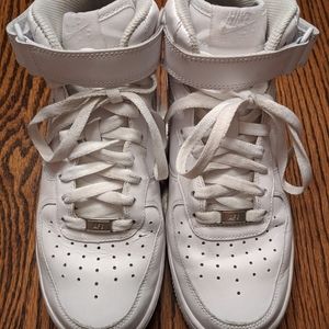 White Air force Ones Hightop